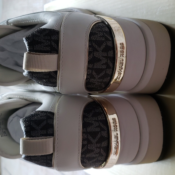 Michael Kors Georgie Trainer 9.5 in opwht multi. Available in different sizes - Picture 5 of 6